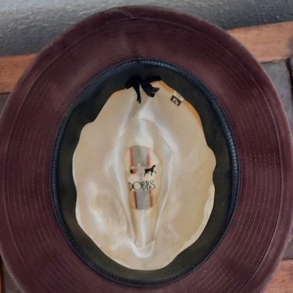 Dobbs Saks Fifth Avenue Suede Hat - Picture 5 of 7